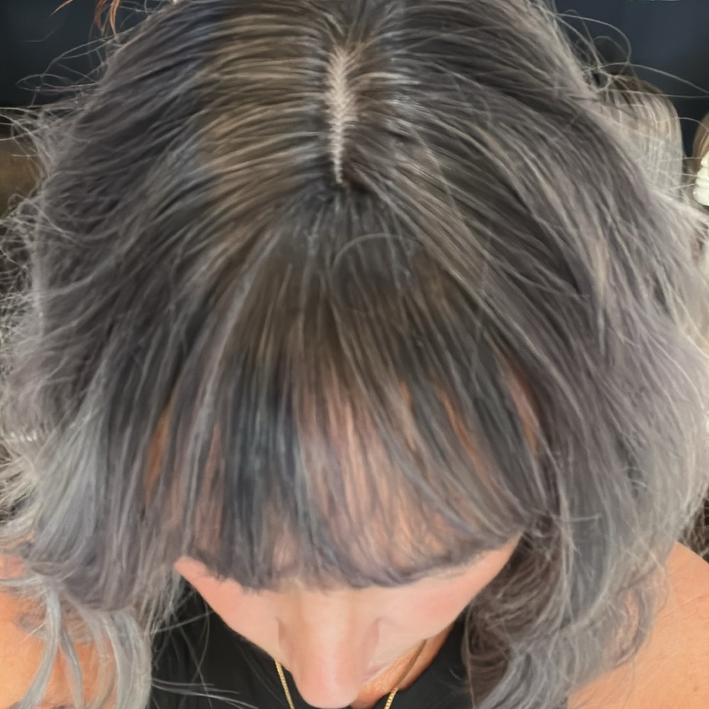 190 Gray Wavy Short Bob Wig for Women - Picture 2 of 2